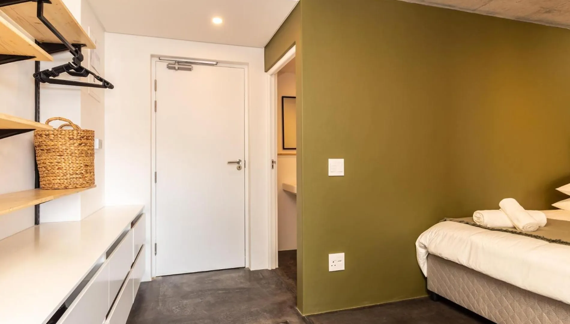 Rooftop Pool, Mountain Views, Wi-Fi, Parking Cape Town