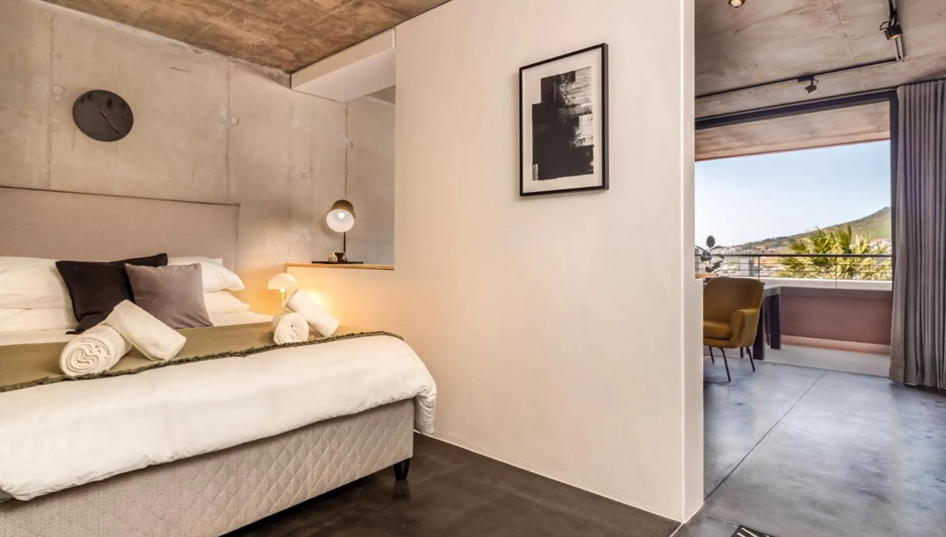 Apartment Rooftop Pool, Mountain Views, Wi-Fi, Parking Cape Town
